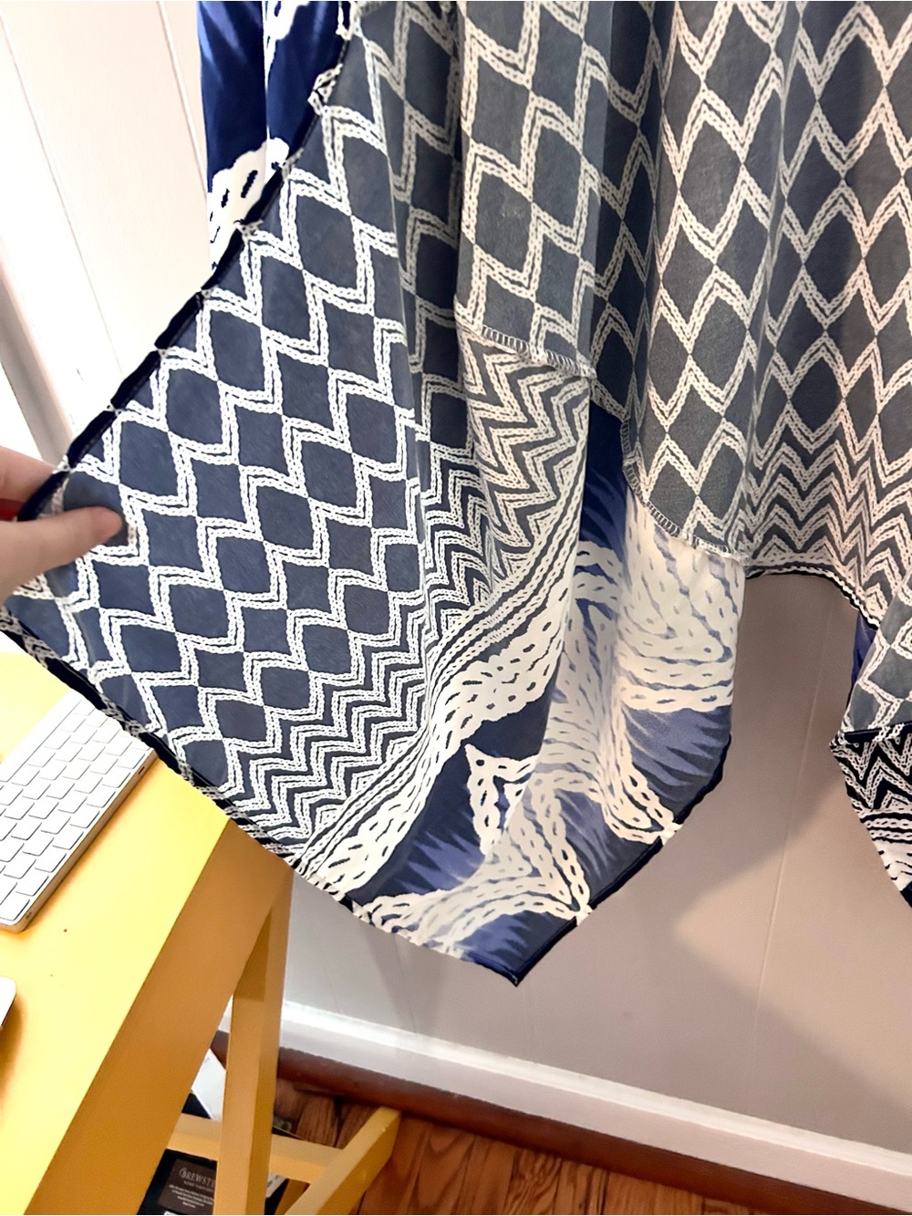 fab'rik Blue and White Geometric Open-Front Kimono - Picture 7 of 10